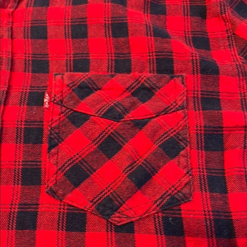 🔴 Levi’s Men’s Red & Black Plaid Button-Down Shirt | Classic Flannel